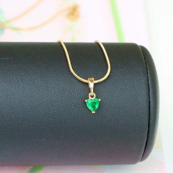 "Tiny Green Heart Pendant in Gold Plated Brass, XPPT1302 - Picture 6 of 12